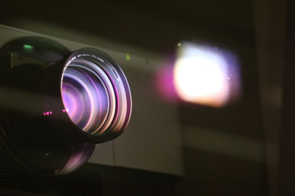 retractable projector screen