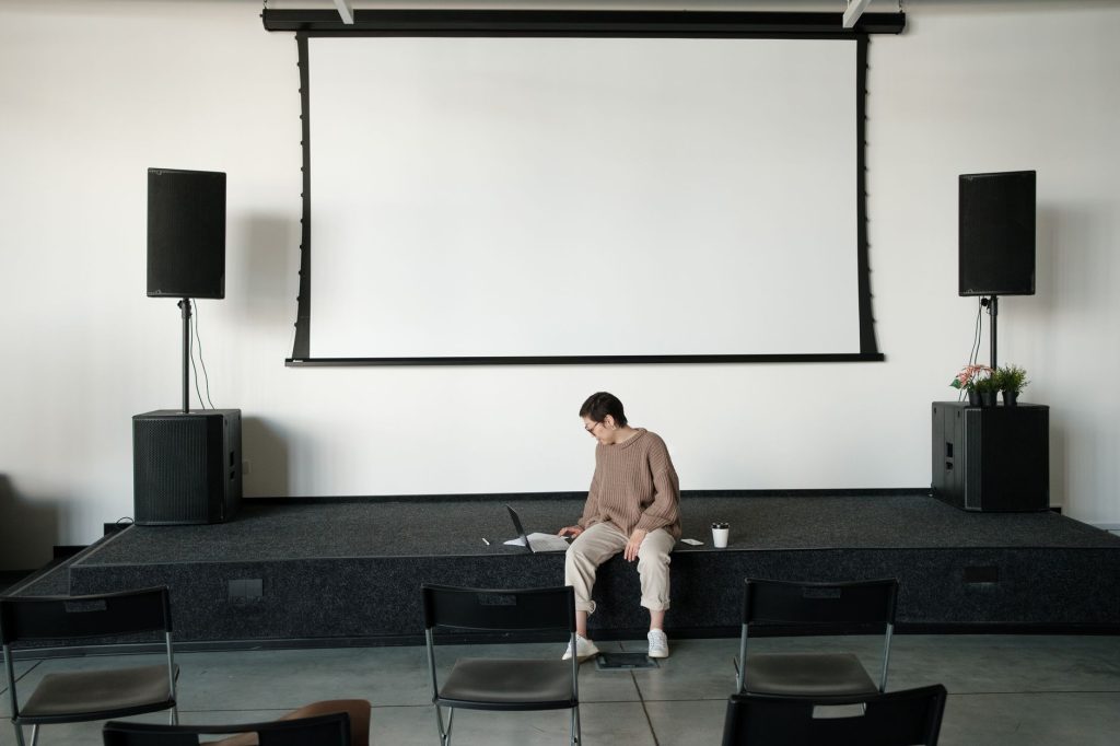white vs gray projector screen
